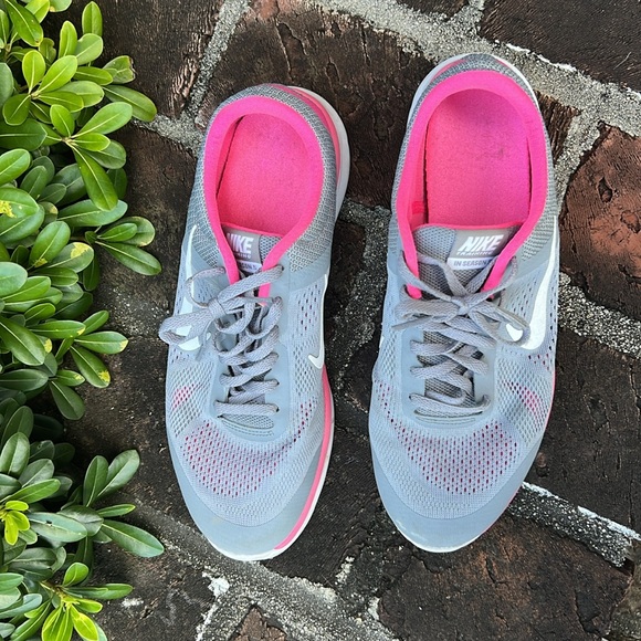 Nike training "in season 5" gray & pink sneakers Size 9 - Picture 3 of 9